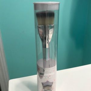 IT COSMETICS Foundation Brush